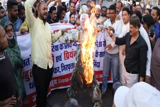 Arif Masood burnt Yogi Adityanath's effigy