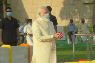 Modi pay tributes to mahatma gandhi