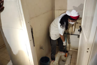 toilet cleaned by zp president