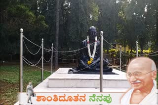 -gandhi-statue in Park