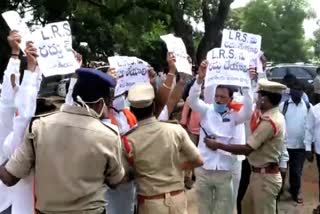 BJP and CPM activists protest in bhuvanagiri