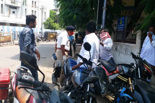 ಬಳ್ಳಾರಿ ಜಿಲ್ಲೆಯಲ್ಲಿ ಹೆಲ್ಮೆಟ್ ಕಡ್ಡಾಯ