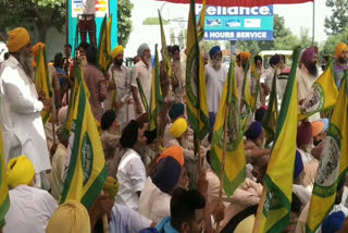 Farmers block Reliance petrol pumps in protest of Agriculture Ordinance