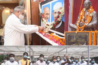 CM bhupesh baghel unveiled the statue of Mahatma Gandhi