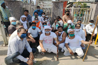 GPA took out the padyatra In Gandhiji costume for Fee waiver in ghaziabad