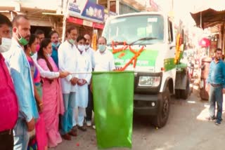 srinagar-municipality-handed-over-garbage-vehicle-and-a-high-power-jetting-machine-to-the-residents