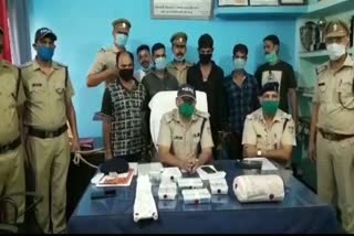 Police revealed the theft in the jewelers shop in Suatarganj