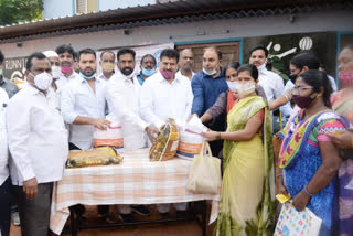 MLA Mutagopal  distributed essential goods to the homeless in Hyderabad