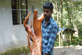 wonderful sculpture piece of wood  sculpture piece of wood  sculpture  തടികഷ്‌ണത്തില്‍ ശില്‍പമൊരുക്കി  ചെമ്മലമറ്റം സ്വദേശി സനു  വിറകിനായി ശേഖരിച്ച തടിയില്‍ ശില്‍പമൊരുക്കി ചെമ്മലമറ്റം സ്വദേശി സനു  തടികഷ്‌ണത്തില്‍ തിരുകുടുംബത്തിന്‍റെ അത്ഭുതശില്‍പമൊരുക്കി ചെമ്മലമറ്റം സ്വദേശി സനു  തിരുകുടുംബത്തിന്‍റെ അത്ഭുതശില്‍പം