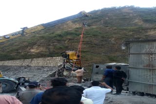 tehri vehicle falls in lake news