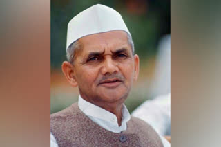 Bollywood remembers Lal Bahadur Shastri on his birth anniversary