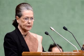Modi running his govt in atmosphere of "fear": Sonia