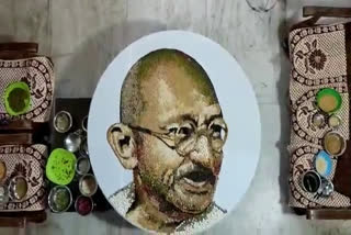 sculptor-da-vinci-suresh-makes-a-gandhi-portrait-with-seeds