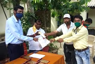 Ratanpur Municipal Council honored the Corona warriors by giving them a citation in bilaspur