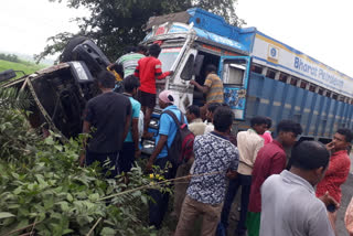 পানাগড়ে দুটি ট্রাকের মুখোমুখি সংঘর্ষ, মৃত 1