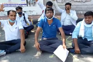 नर्सिंग विद्यार्थियों ने किया प्रदर्शन, Nursing students protested