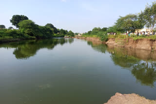 youth dies after falling into a ditch made by samrudhi high way costruction company in dudhna river basin in badanapur at jalana