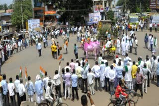 anand-siddu-nyamagouda-protest-against-central-and-state-government