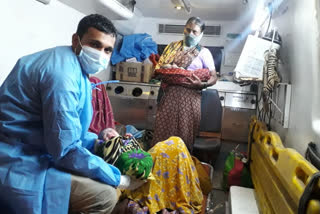 two-woman-delivery-baby-in-single-ambulance-athani