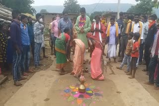 khadial Yuvraj  Devdev Singh Deo visit komona block deodara village