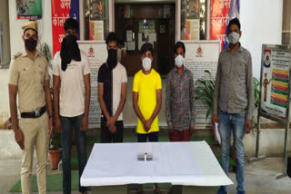 4-accused-including-minor-in-mobile-robbery-case-arrested-mobile-recovered