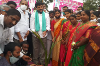 former mp ponguleti srinivas reddy visited karepalli mandal in khammam district