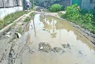 poor road condition in guwahati assam etv bharat news