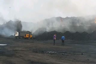 fire in 5 thousand tons of coal in Hazaribag, news of NTPC, Hazaribag Coal Mining Project, हजारीबाग में 5 हजार टन कोयला में लगी आग, एनटीपीसी की खबरें, हजारीबाग कोल खनन परियोजना