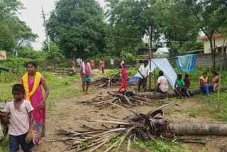 People Protest For Houses In Khammam District Wayra