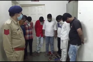 9-card-lovers-arrested-with-rs-9-lakh-in-vapi