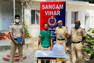 Sangam Vihar police arrested Ganja smuggler