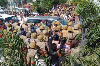 lathi-charge-on-sp-workers-in-hathras