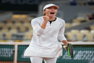 French Open: 19-year-old Iga Swiatek defeats Simona Halep