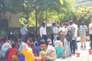 People Mangtu Colony of Sector 101 Salarpur village surrounded MLA house in noida