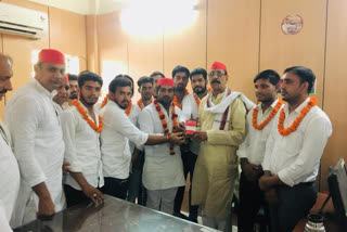 District Executive Committee celebrated foundation day of Samajwadi Party in Greater Noida