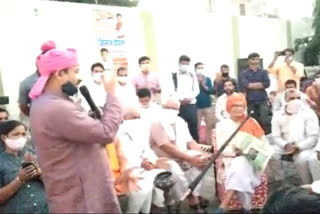 M P Manoj Tiwari meets farmers in Sabhapur village regarding Agriculture Amendment Act