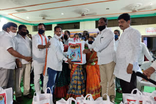 Komatireddy Venkat Reddy distributed essential commodities free of cost to four hundred teachers who lost their jobs due to corona effect in Chanduru Municipality,Nalgonda District