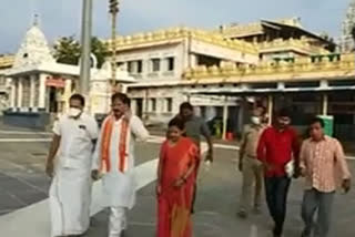 deputy speaker kona raghupathi in annavaram temple