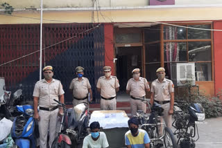 police arrested two auto lifters in Okhla delhi