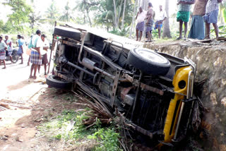 erode road accident