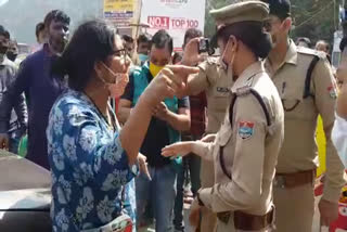 delhis-female-tourist-creates-ruckus-in-nainital-over-parking