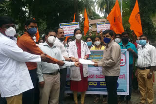 Health_Department staffs protest in shimoga