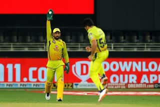 csk captain ms dhoni completes 100 catches in ipl