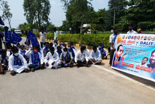 Hathras case: Dalit Sena protests at Yadgir