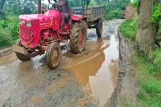 people-upset-due-to-bad-road-in-ramgarh