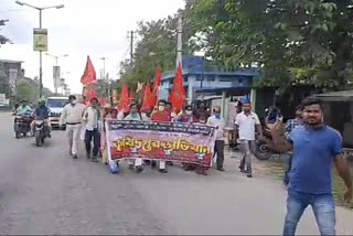 ধানের চারা পুঁতে বিক্ষোভ কৃষকদের