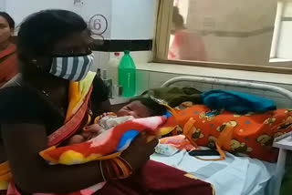 Woman gave birth to a child in a train