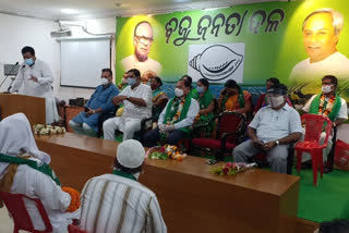 hundreds-of-congress-workers-from-jagatsinghpur-district-joined-bjd-before-by-election