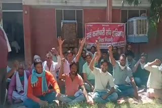 Raw employees sitting on strike in Bhiwani