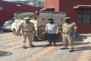 Mohan Garden Police arrest smuggler